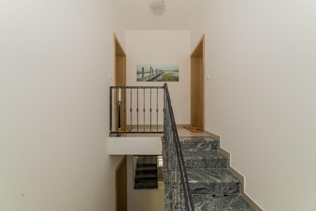 Apartments Djian Vir Bagian luar foto